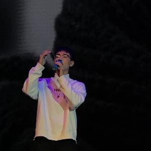 tickling欧美半黄半挠
